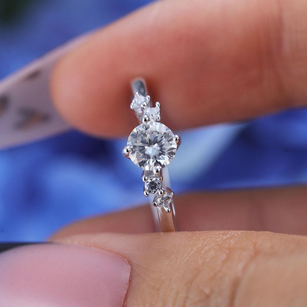 ShineofDiamond Classic 0.5 CT Five Stone Round Cut Moissanite Ring