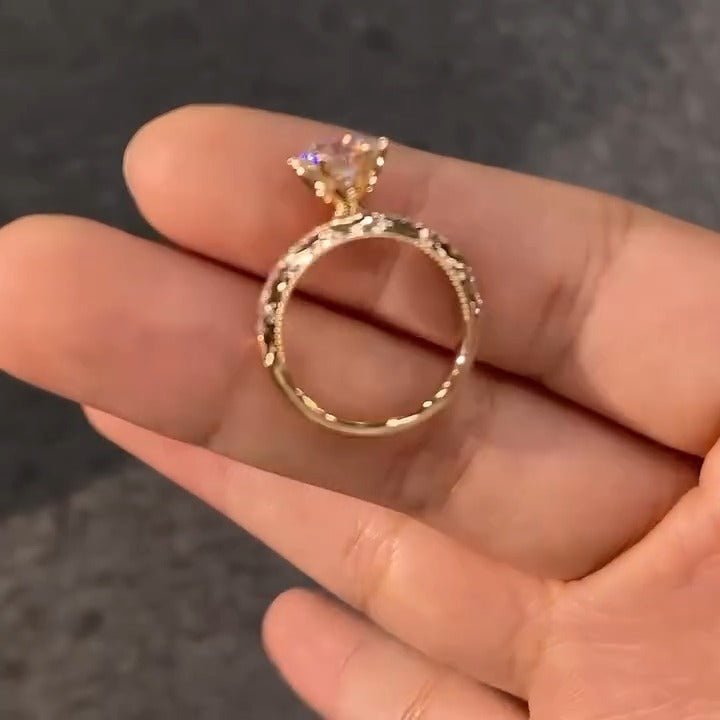 Unique Design Round Cut Golden Tone Engagament Ring