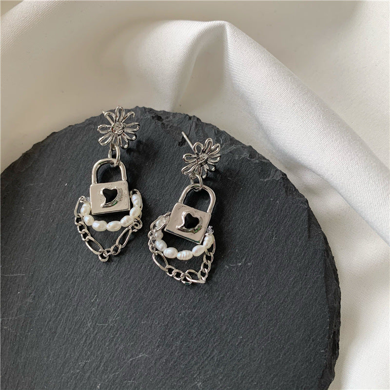 Cute Daisy Flower Lock Your Heart Pear Drop Earrings