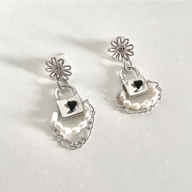 Cute Daisy Flower Lock Your Heart Pear Drop Earrings