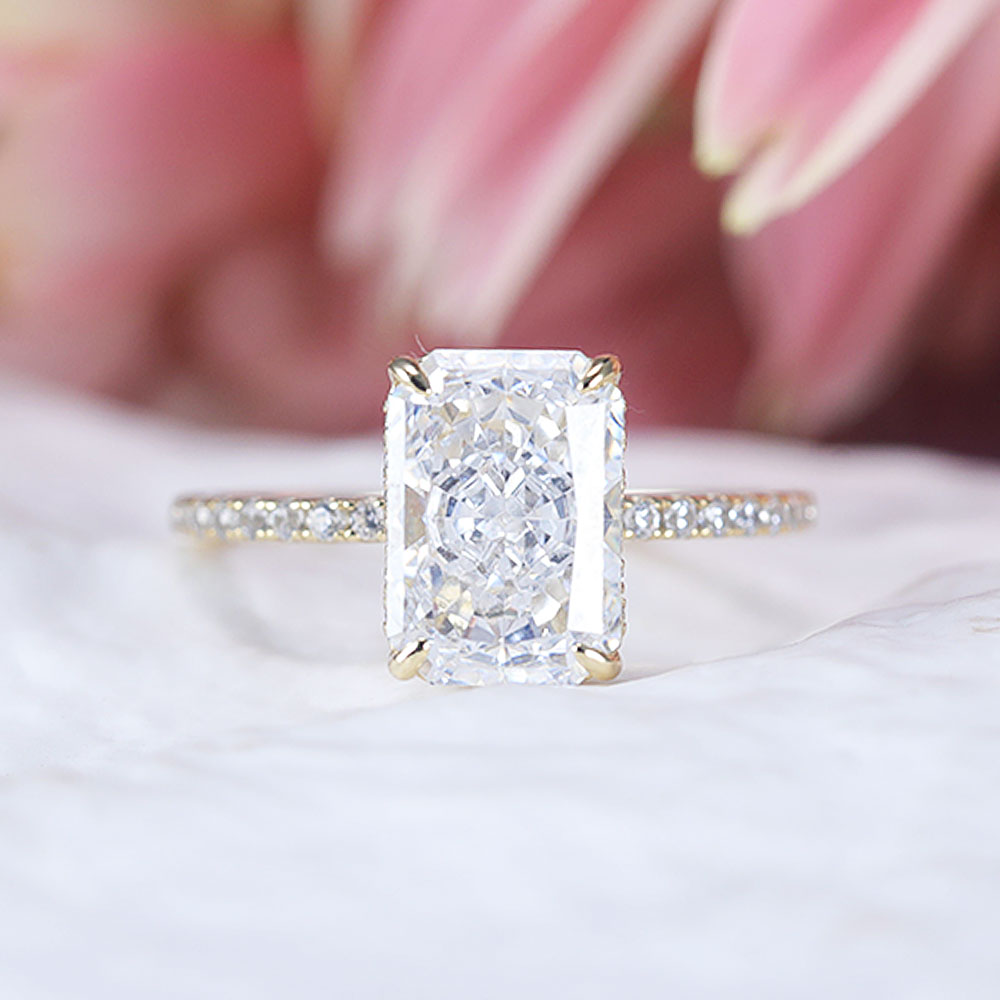 Exquisite Radiant Cut Ring Set with Clover Design Band