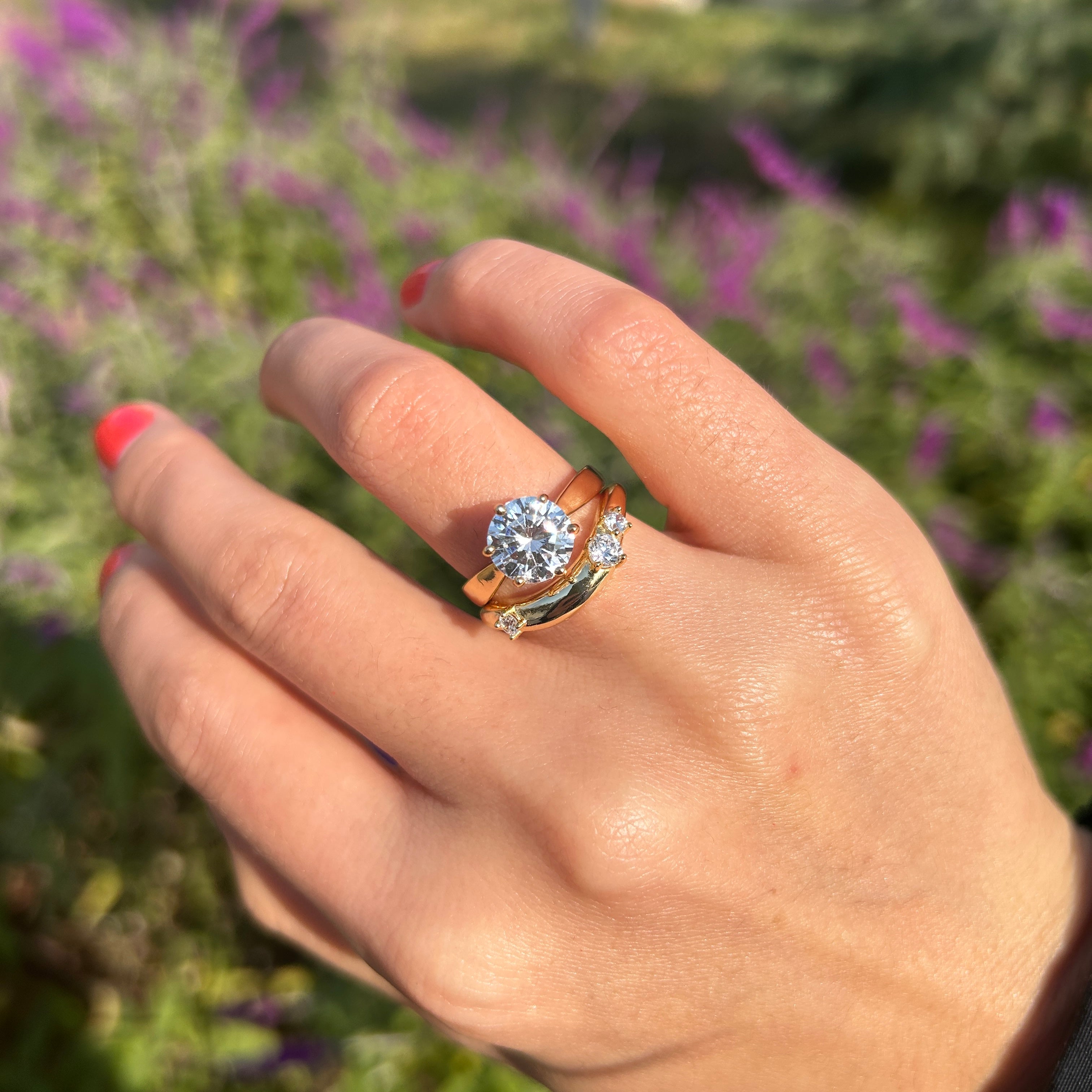 Elegant Design Round Cut 2 Pcs Bridal Set