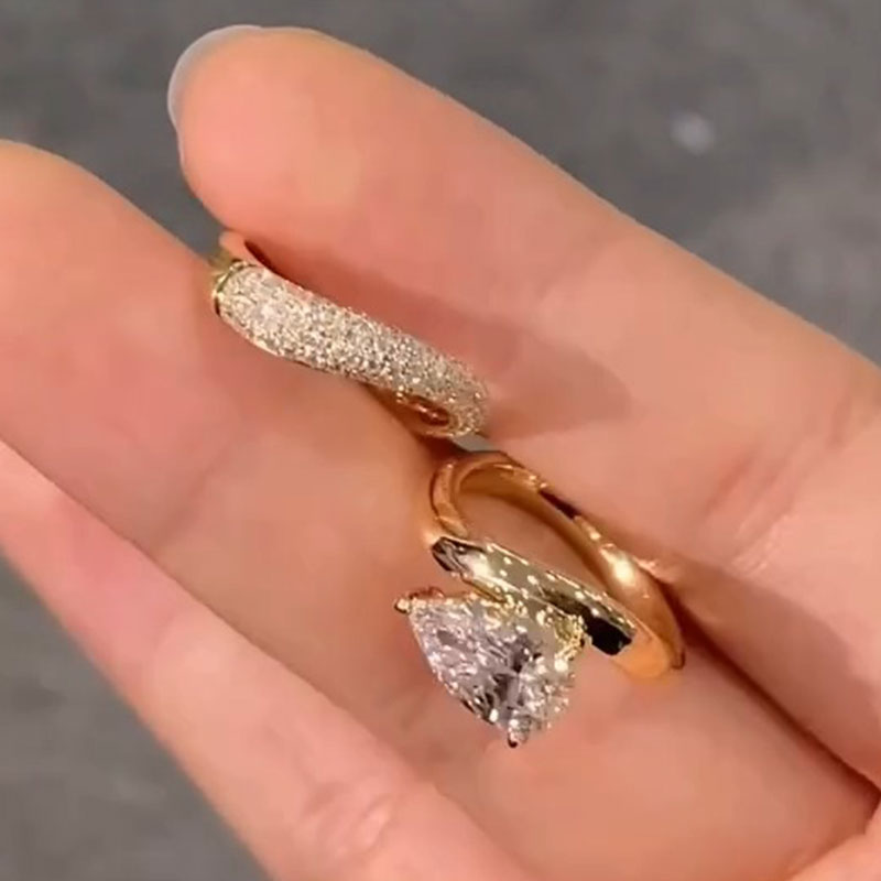 Stunning 2Pcs Pear Cut Sterling Silver Bridal Set