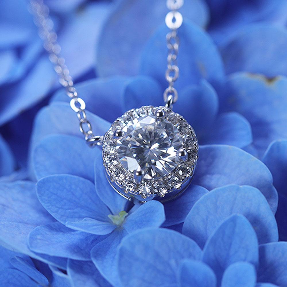 Classic 1.0 CT Round Cut Halo Design Moissanite Necklace
