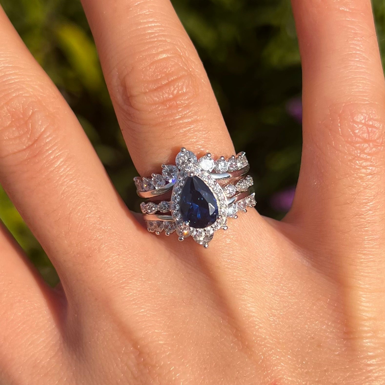 Retro 2 Pcs Blue Pear Cut Halo Design With Insert Band Bridal Set