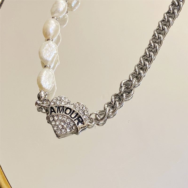 Chic AMOUR Paved Heart Pearl Chocker