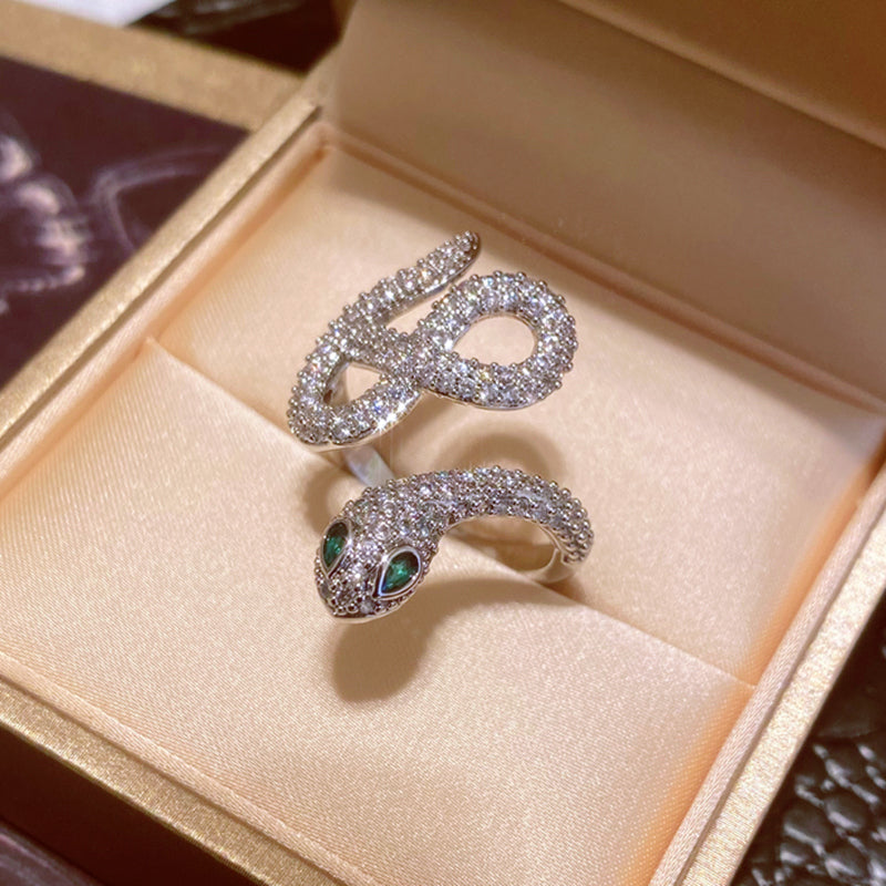Snake Design Fashion Ring With Green Eyes