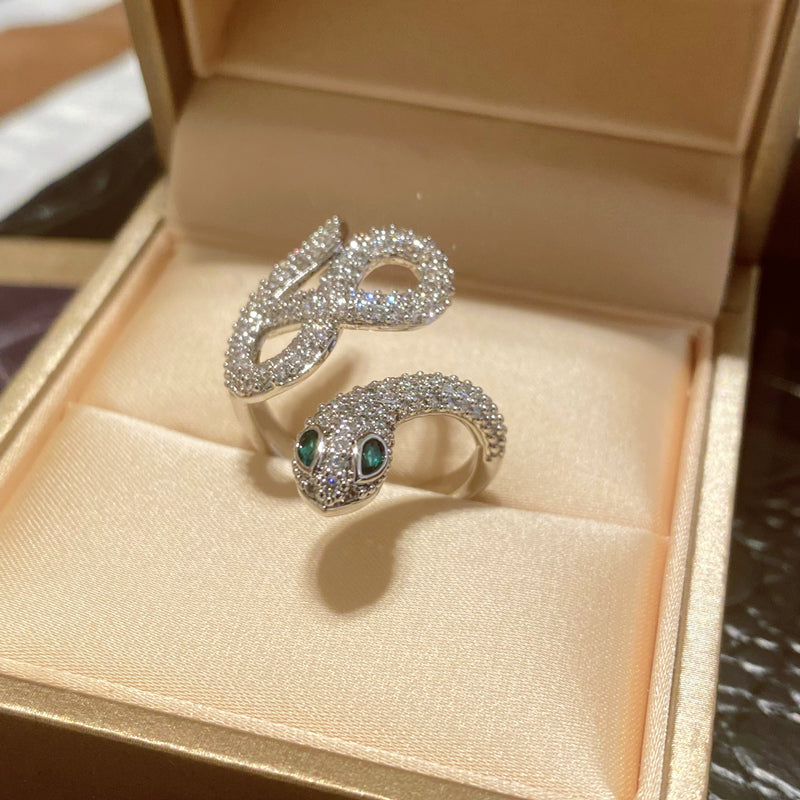 Snake Design Fashion Ring With Green Eyes