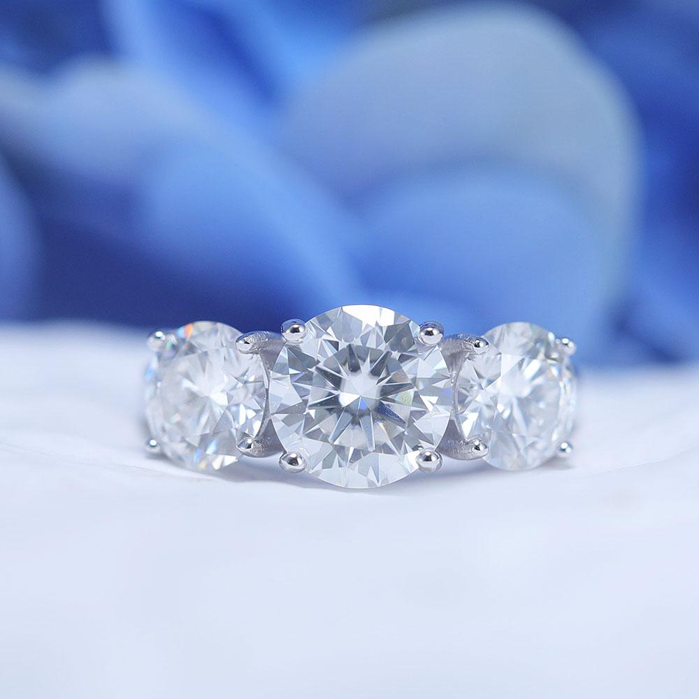 ShineofDiamond Classic Three Stone Round Cut Moissanite Ring