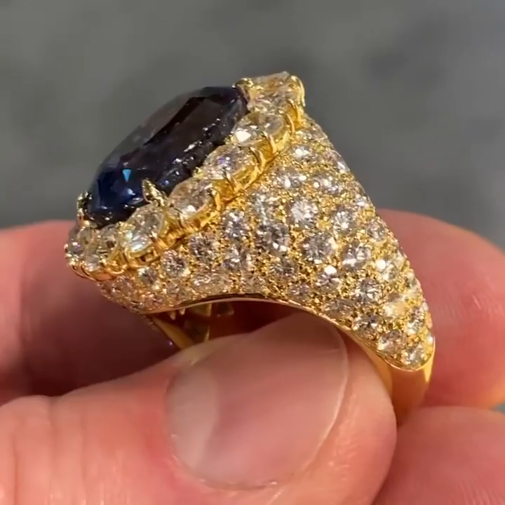 Luxurious Halo Oval Cut Royal Blue Golden Handmade Engagement Ring