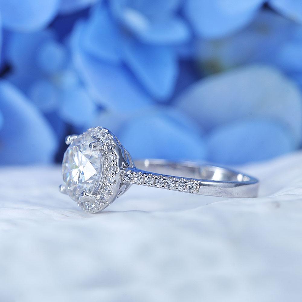 ShineofDiamond Classic Halo Design Round Cut Moissanite Ring