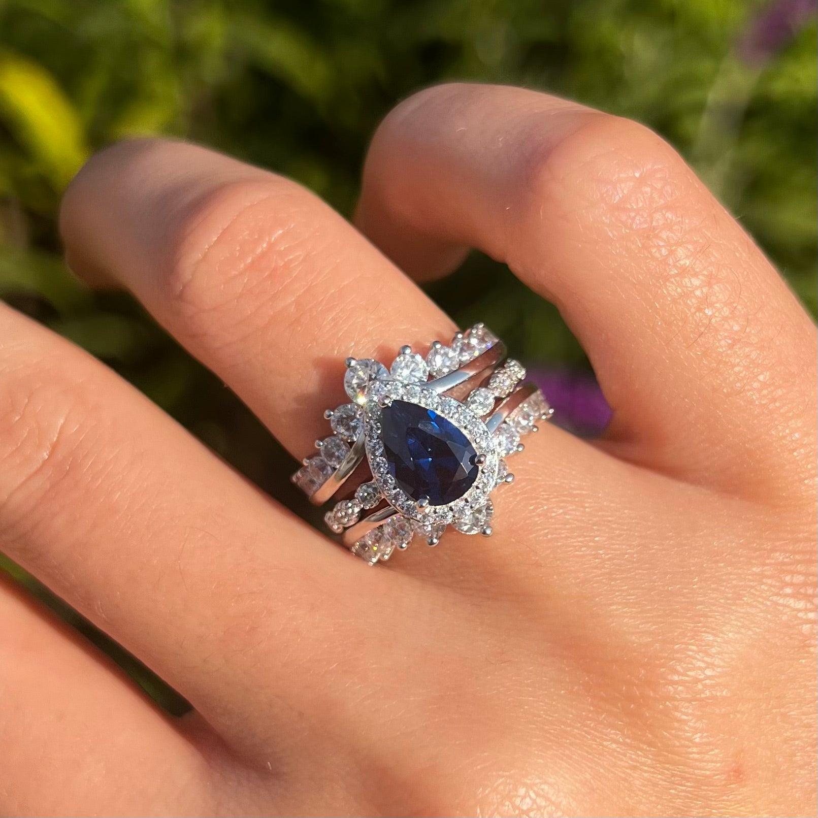 Retro 2 Pcs Blue Pear Cut Halo Design With Insert Band Bridal Set