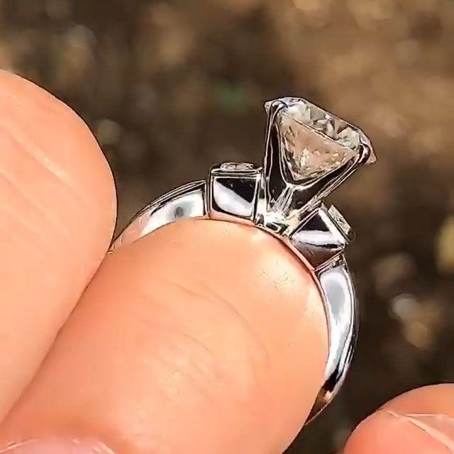 Round Cut Bridal Set Ring with Princess Side Stones