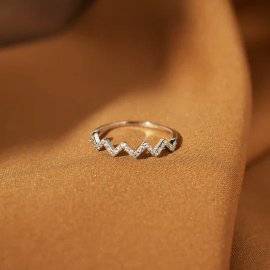 Elegant Wave Design Wedding Band In Sterling Silver