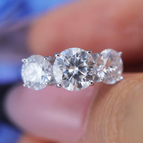 ShineofDiamond Classic Three Stone Round Cut Moissanite Ring