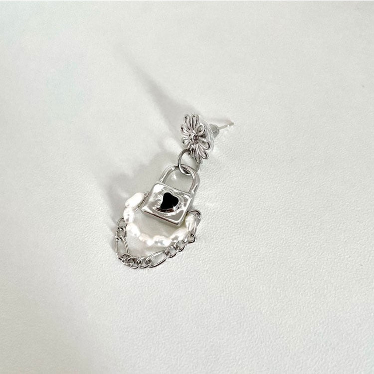 Cute Daisy Flower Lock Your Heart Pear Drop Earrings