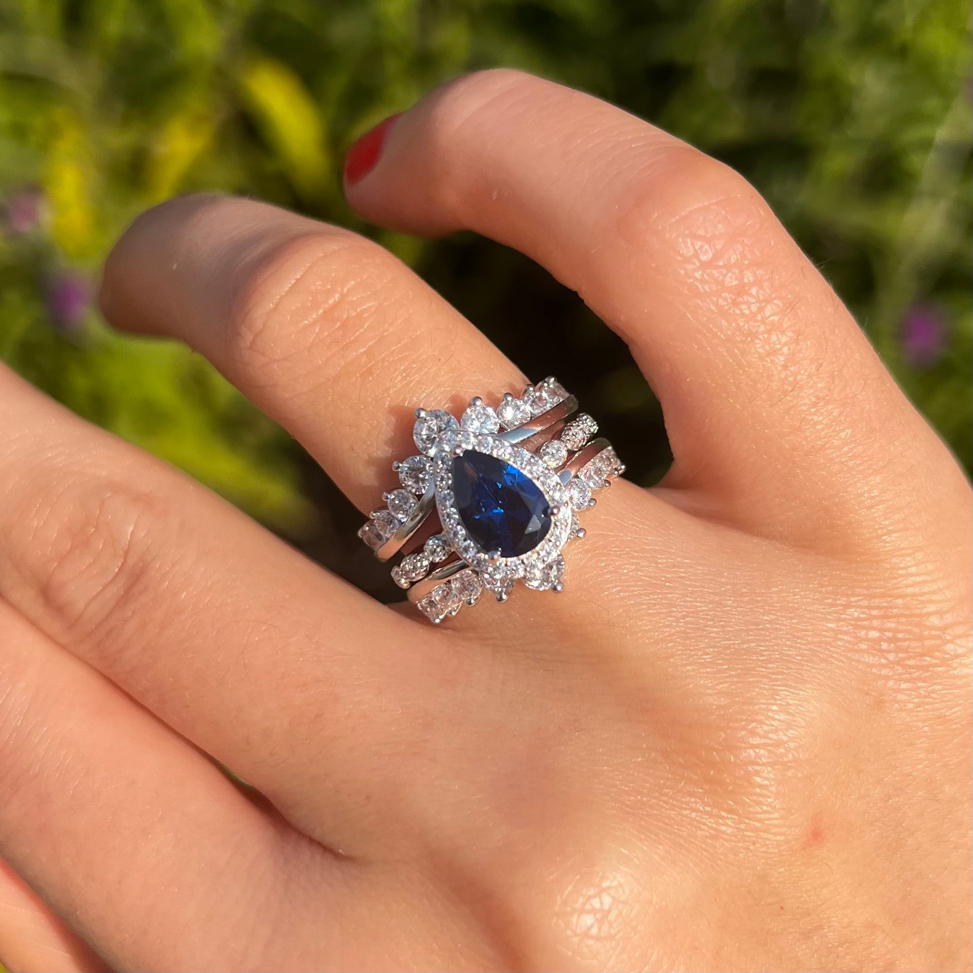 Retro 2 Pcs Blue Pear Cut Halo Design With Insert Band Bridal Set