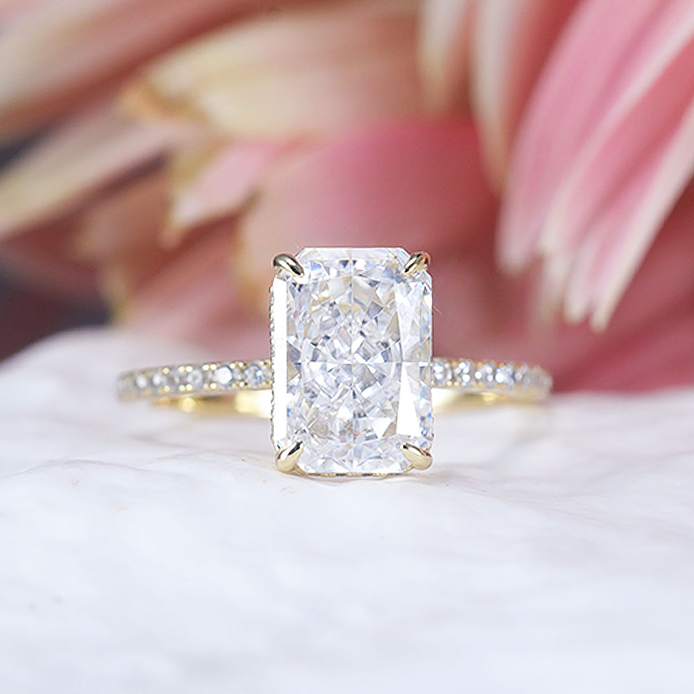 Exquisite Radiant Cut Ring Set with Clover Design Band