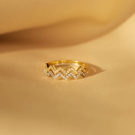 Elegant Wave Design Wedding Band In Sterling Silver