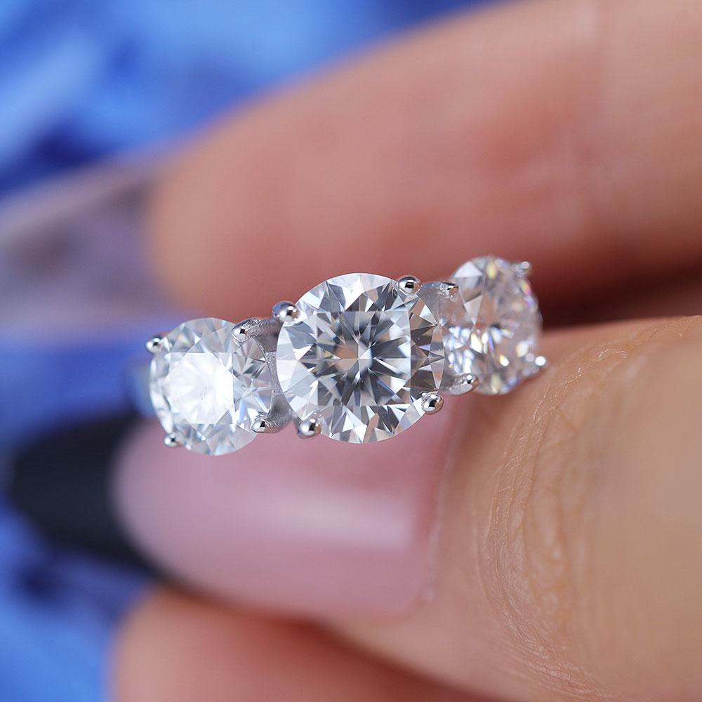 ShineofDiamond Classic Three Stone Round Cut Moissanite Ring