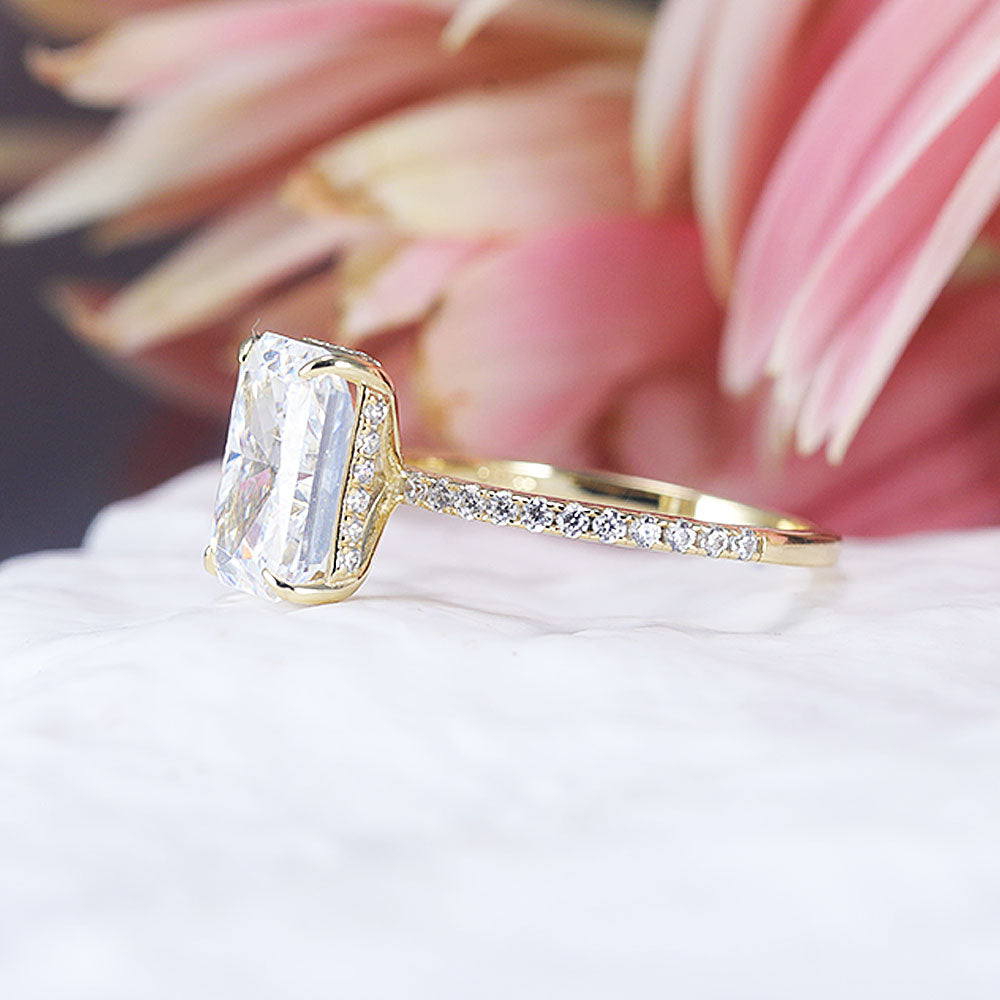 Exquisite Radiant Cut Ring Set with Clover Design Band