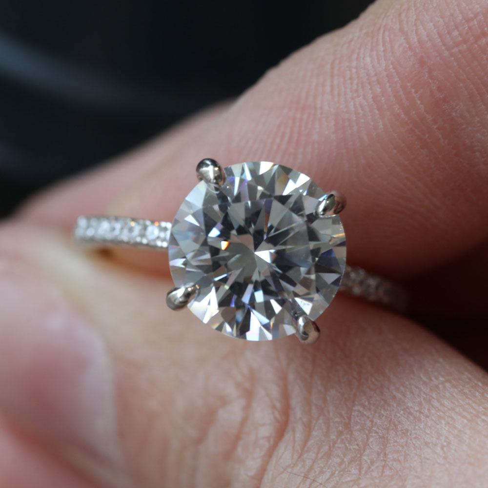 Round Cut Engagement Ring