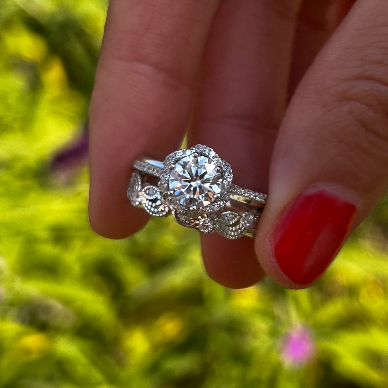 Elegant 2 Pcs Flower Design Sterling Silver Bridal Set With Lace Band