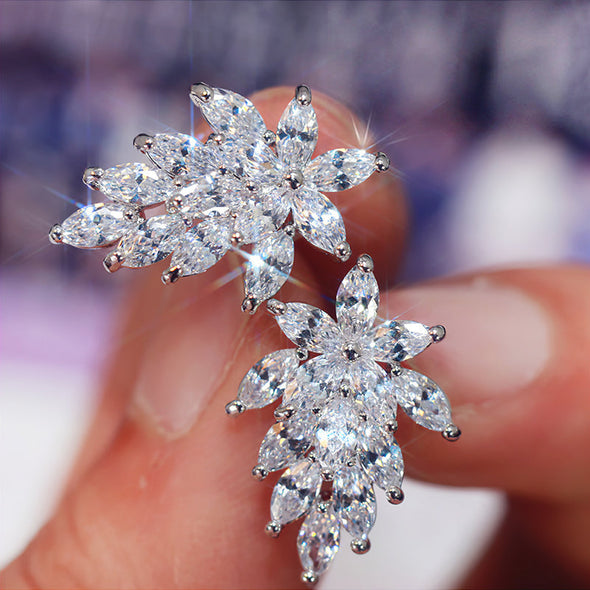 Exquisite Leaf Design Stud Earrings