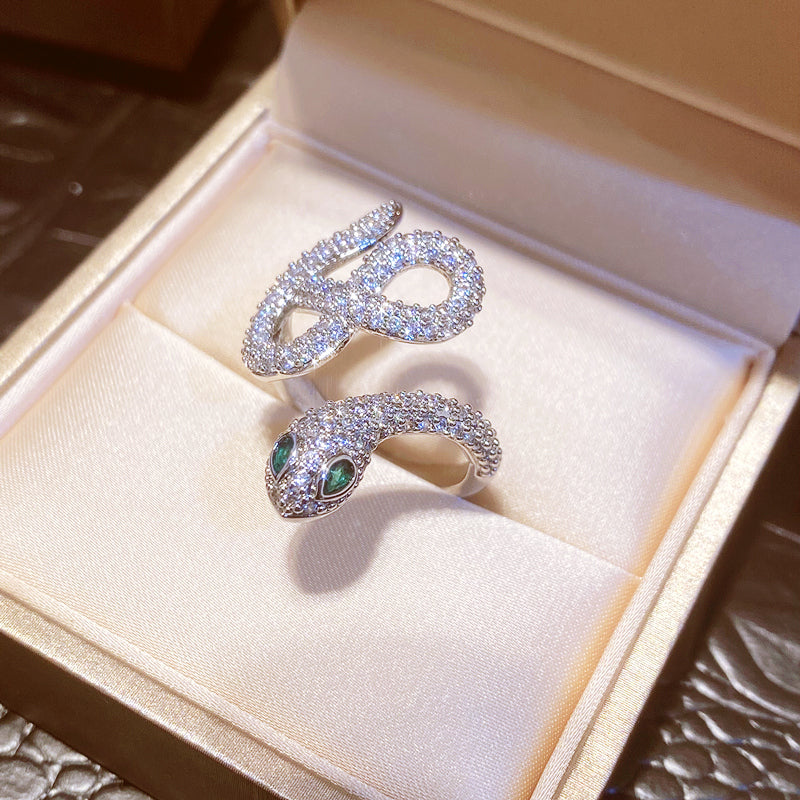 Snake Design Fashion Ring With Green Eyes
