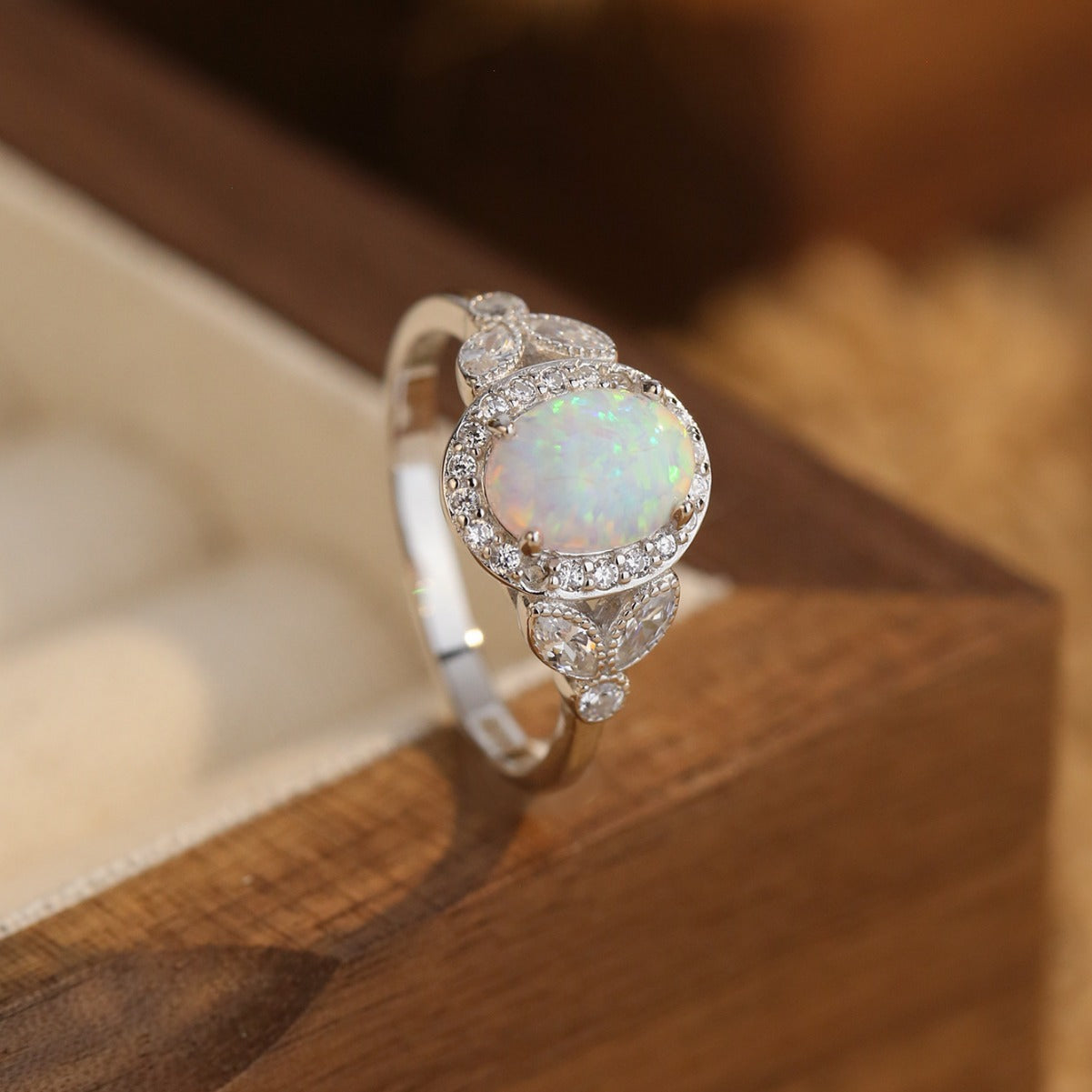 Luxury Halo Opal Design Silver Ring