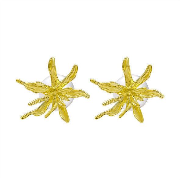 Chic Golden Tone Flower Pearl Stud Earrings