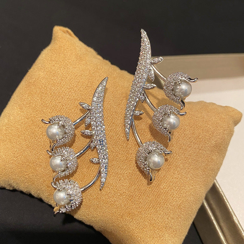 Fashion Pearl Flower Design Earrings