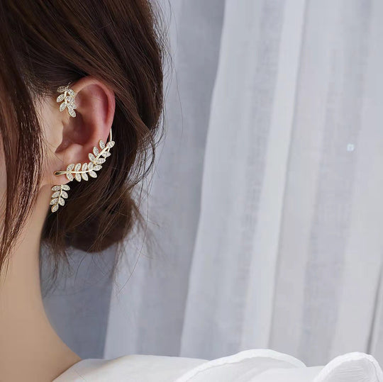 2pcs Fancy Leaf Design Ear Cuff