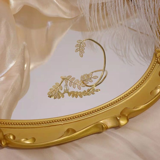 2pcs Fancy Leaf Design Ear Cuff