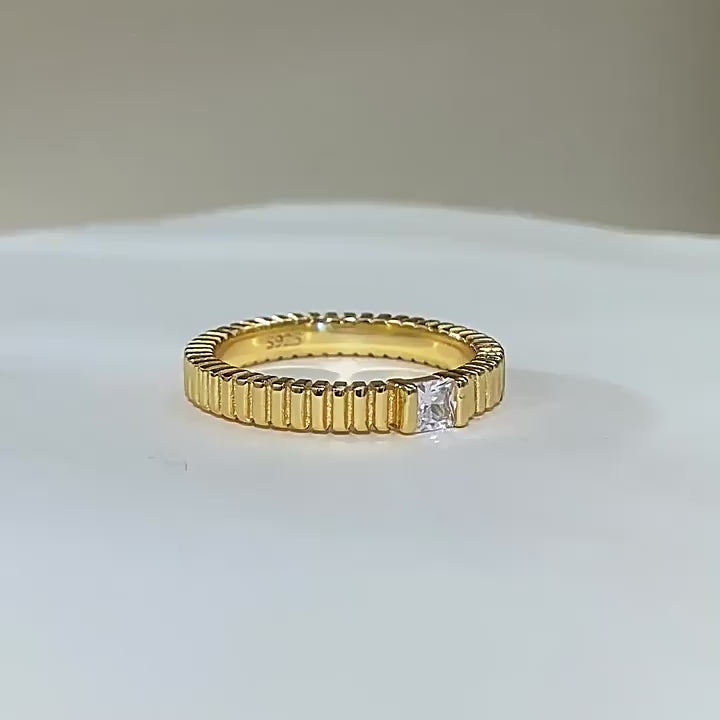 Grosgrain Design Golden Tone Ring