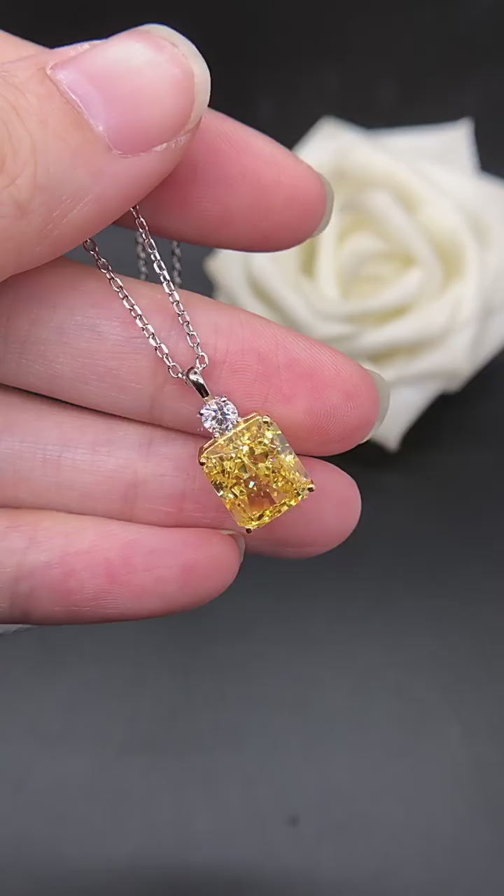 Stunning 4.5ct Yellow Pendant Necklace