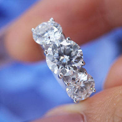 ShineofDiamond Classic Three Stone Round Cut Moissanite Ring