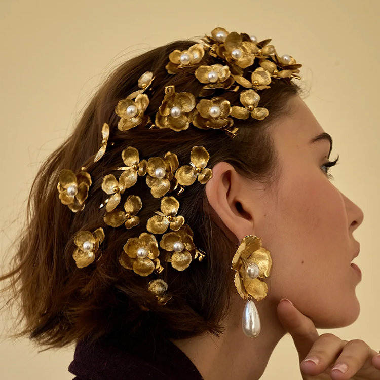 Floral Hair Clip Set ¨C 4-Piece Elegant Blooming Barrettes