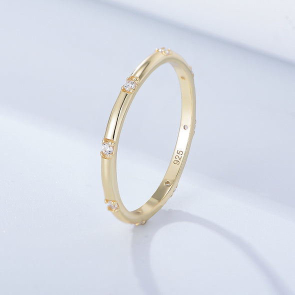 Stylish Golden Tone Wedding Band with Gemstone Accents