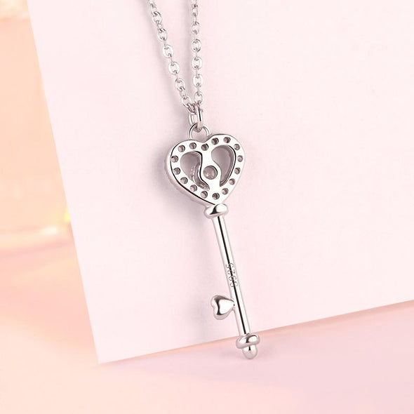 “Key of Destiny”Pendant Necklace